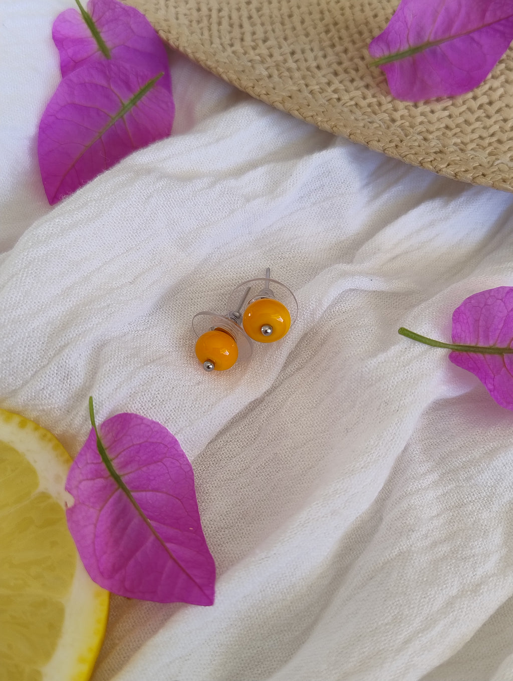 Clous d'oreilles jaune-orangé